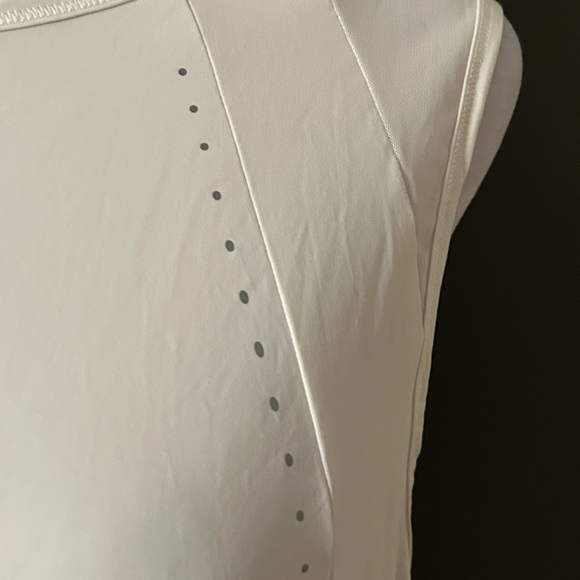 Lululemon Size 10 Sculpt Tank Top White Reflective Details - Picture 3 of 6
